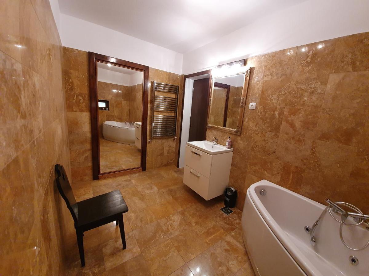 Vila De La Lugas Орадеа Екстериор снимка