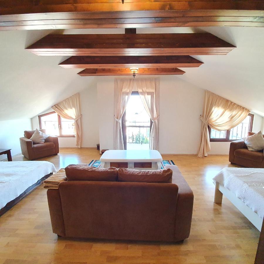 Vila De La Lugas Орадеа Екстериор снимка