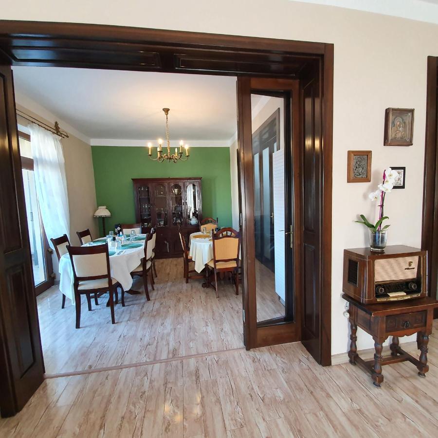 Vila De La Lugas Орадеа Екстериор снимка